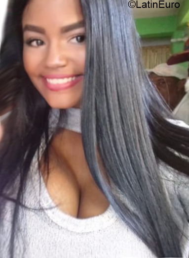 Date this happy Venezuela girl Genesis from Caracas VE1656