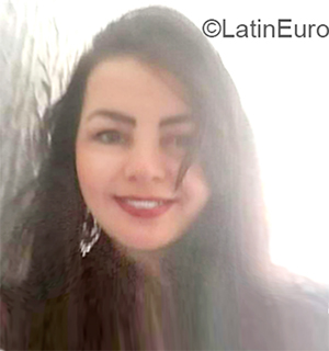 Date this voluptuous Brazil girl Fernanda from Recife BR10572