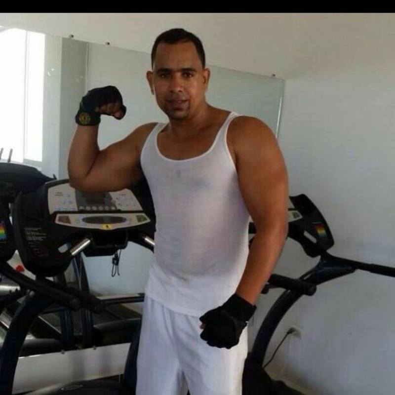 Date this tall Dominican Republic man Ernesto from Santiago DO32664