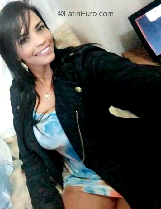 Date this exotic Brazil girl DEBORA from Caraguatatuba BR10578