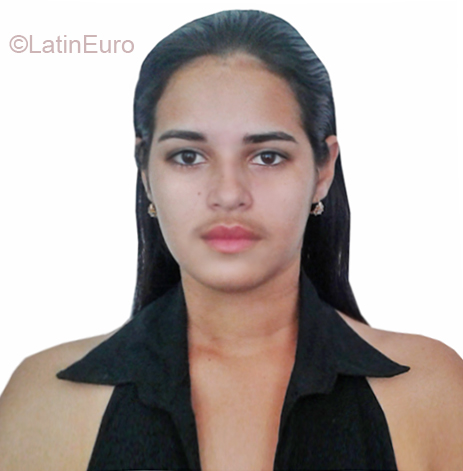 Date this foxy Cuba girl Zuli from Havana CU325
