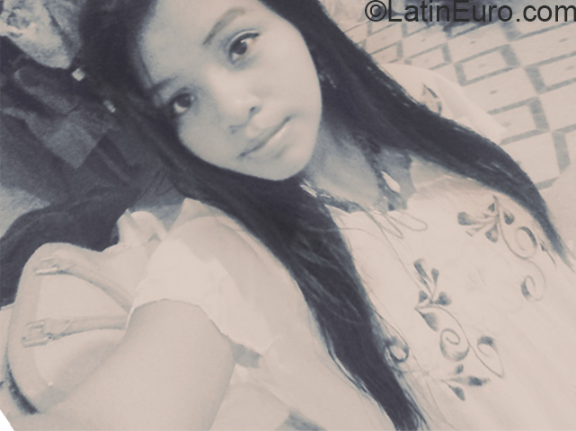 Date this hard body Venezuela girl Erlinda from Merida VE1724