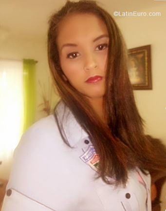 Date this tall United States girl Mariel from Miami US19416