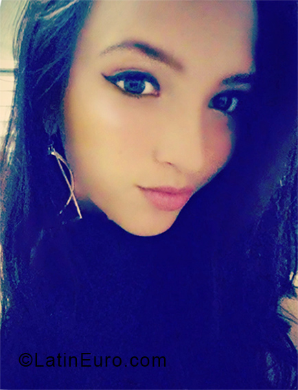 Date this stunning Cuba girl Lily from Havana CU345