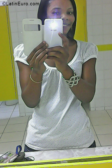 Date this hard body Jamaica girl Samantha from Kingston JM2593