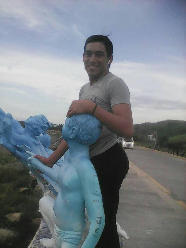Date this nice looking Colombia man Manuel llanos from Bogota CO24205