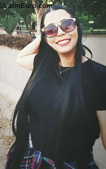 Date this hard body Ecuador girl Adri from Quito EC274