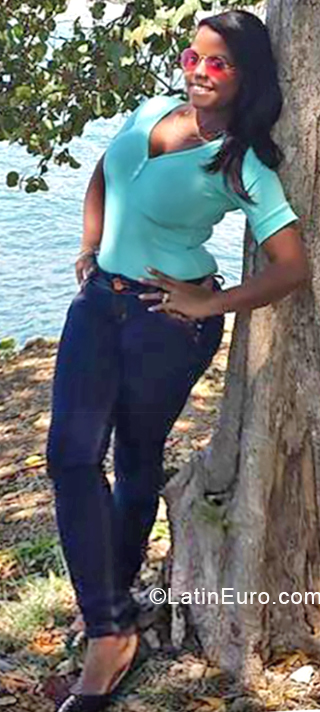 Date this nice looking Dominican Republic girl Dariania from San Pedro de Macoris DO34466