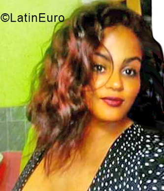 Date this attractive Cuba girl Clara from Havana CU365