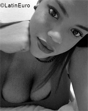 Date this fun Cuba girl Yanare from Havana CU489