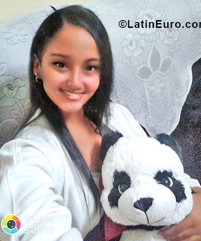 Date this foxy Cuba girl Maciel from Havana CU378