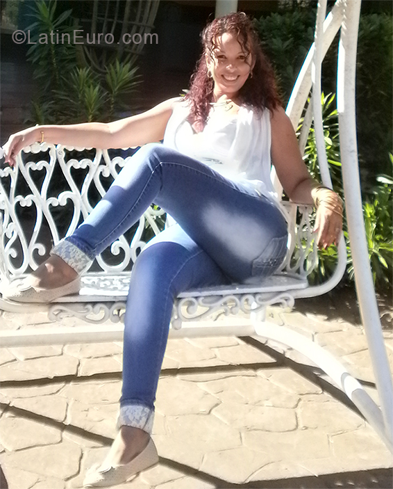 Date this hot Cuba girl Yailin from Havana CU380