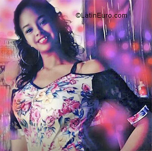 Date this young Ecuador girl Estelia from Santo Domingo de los Colorados EC284