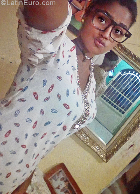 Date this pretty Venezuela girl Gabriela from Caracas VE1910