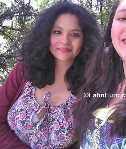 Date this hot Ecuador girl Jenny from Quito EC287