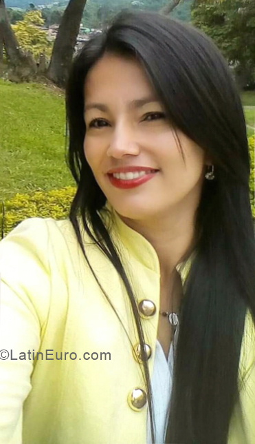 Date this sultry Colombia girl Alejandra from Manizales CO24551