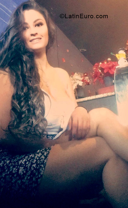 Date this happy Ecuador girl Ana from Ambato EC290