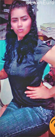 Date this stunning Venezuela girl Nayarlin from Caracas VE1977