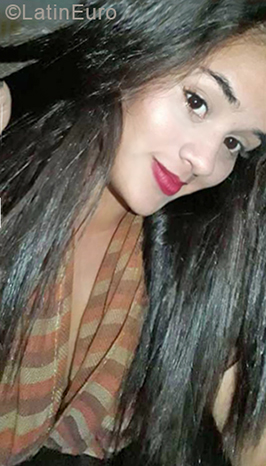 Date this voluptuous Ecuador girl Dayanna from Quito EC293