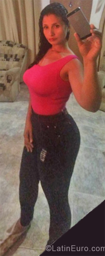 Date this attractive Venezuela girl Mariana from Puerto la Cruz VE2068