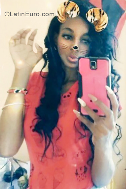 Date this young Cuba girl Diana from Camaguey CU496