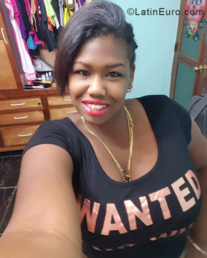 Date this lovely Cuba girl Maguie from Havana CU462