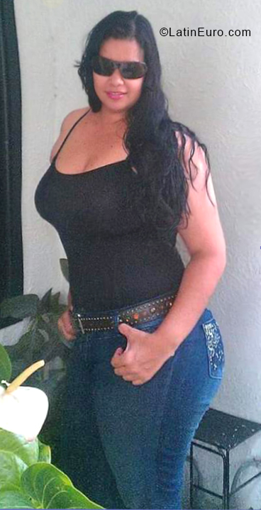 Date this attractive Colombia girl Luisa from Barranquilla CO31264