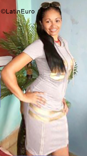 Date this good-looking Cuba girl Doris from Havana CU467