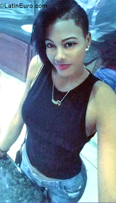Date this delightful Dominican Republic girl Franchesca from San pedro de Macoris DO33892