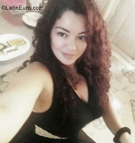 Date this cute Colombia girl Veronica from Santa Marta CO24831