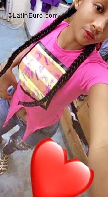 Date this good-looking Dominican Republic girl Danylis from San Pedro De Macoris DO34063