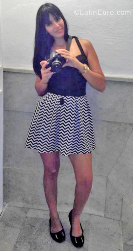 Date this beautiful Cuba girl Lisbeth from Havana CU482