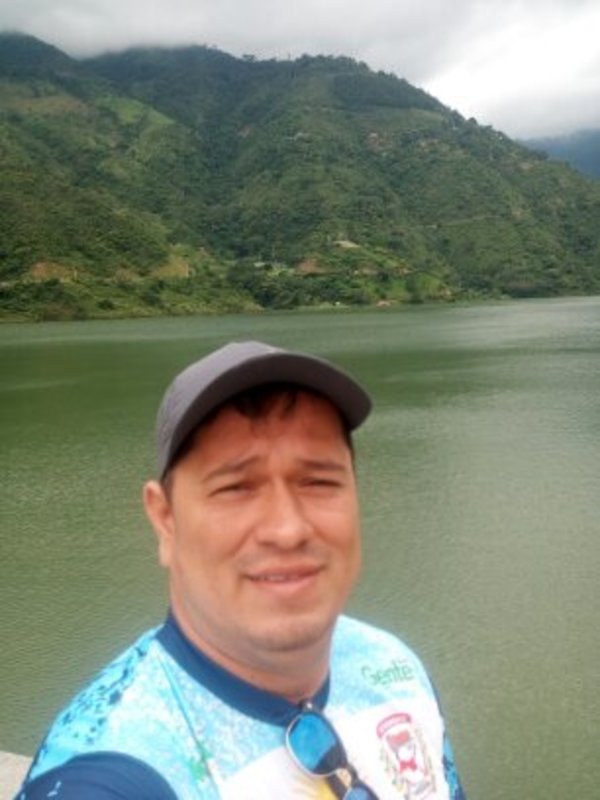 Date this tall Colombia man Alex from Bucaramanga CO25146