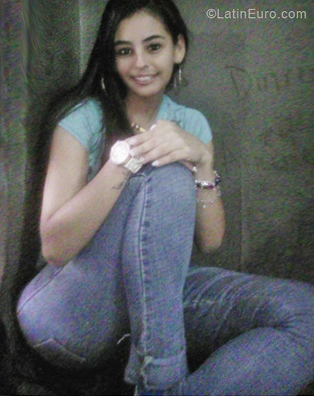 Date this stunning Venezuela girl Yari from Caracas VE2262