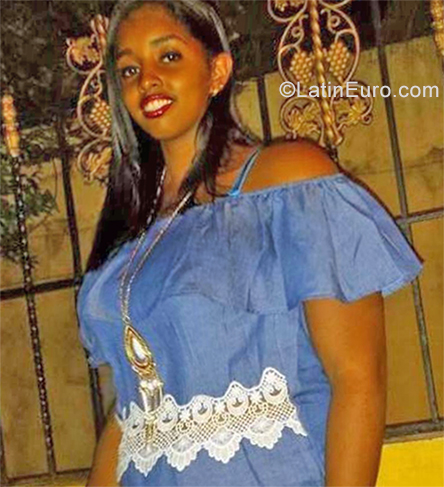 Date this sensual Dominican Republic girl Mariel from La Vega DO34401
