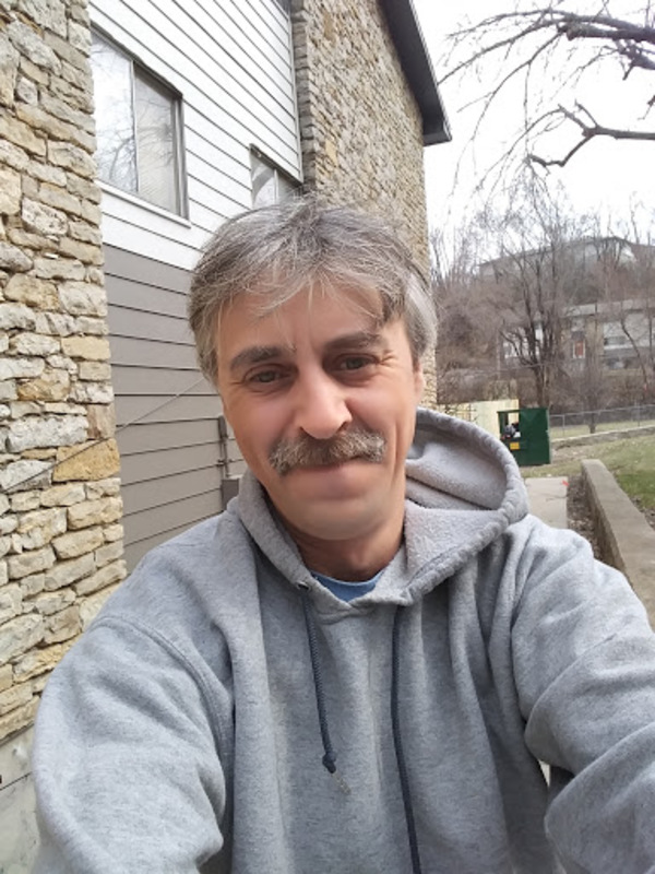 Date this foxy United States man Desmond from Charlottesville US19980