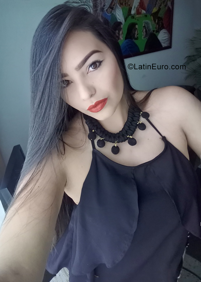 Date this sultry Venezuela girl Fima from San Cristobal VE2415