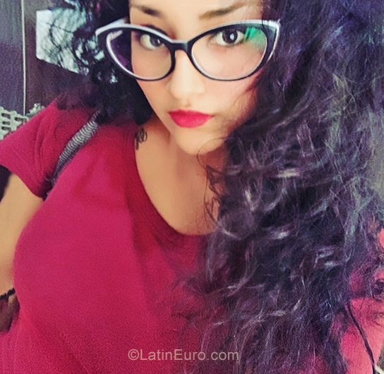 Date this athletic Peru girl Silvana from Peru PE1397