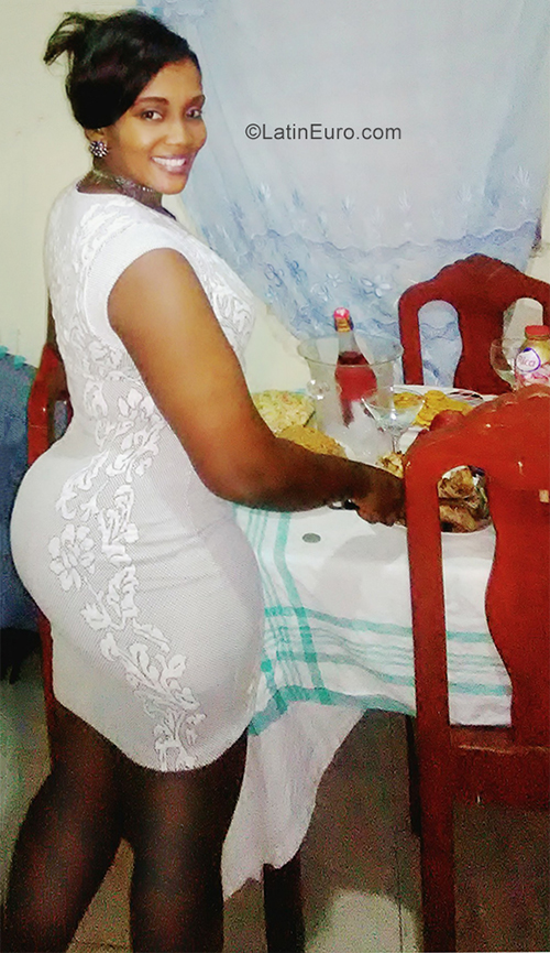 Date this sultry Dominican Republic girl Paula from Higuey DO35004