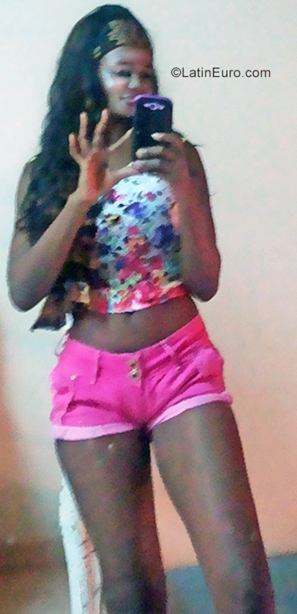 Date this sultry Colombia girl Lucia from Pereira CO25483
