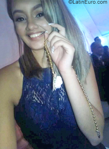 Date this fun Paraguay girl Leticia from Encarnacion PY19