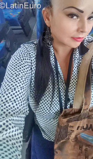Date this happy Ecuador girl Esmeralda from Quito EC332
