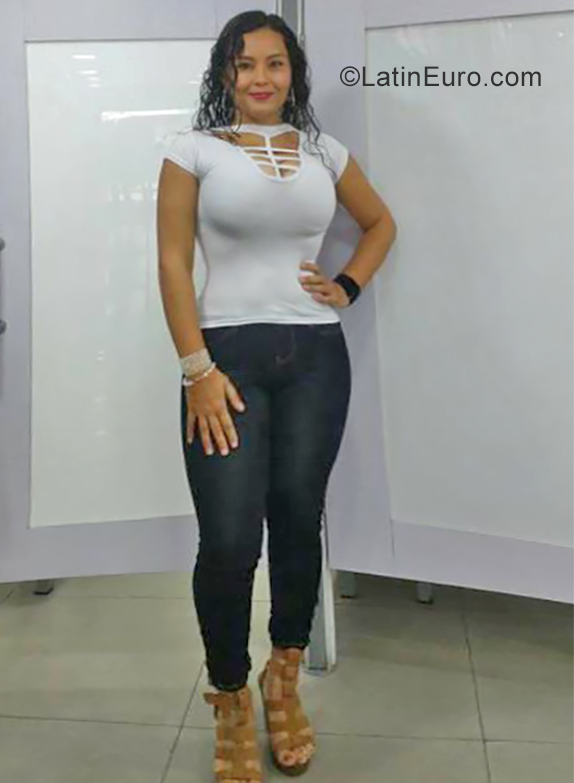Date this stunning Venezuela girl Rosbely from Barquisimeto VE2442