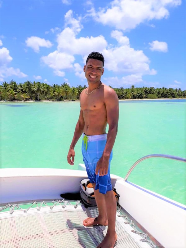 Date this pretty Dominican Republic man Victor from San Rafael Del Yuma DO35068