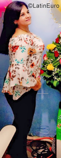 Date this foxy Honduras girl Elizabeth from San Pedro Sula HN2667