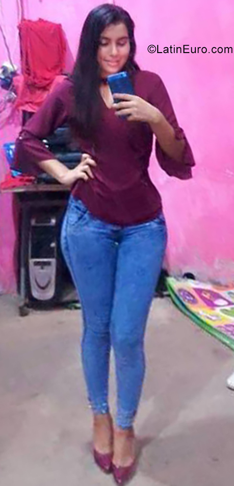 Date this attractive Ecuador girl Genesis from Playas EC343