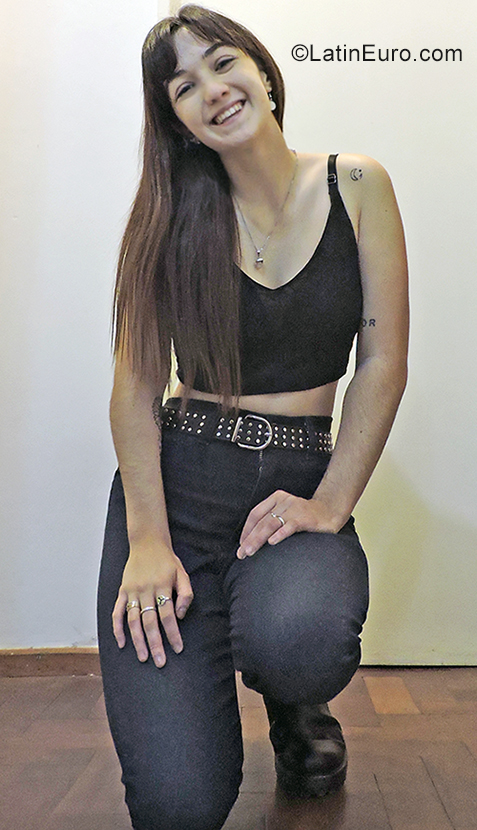 Date this nice looking Argentina girl Ani from Rosario AR203