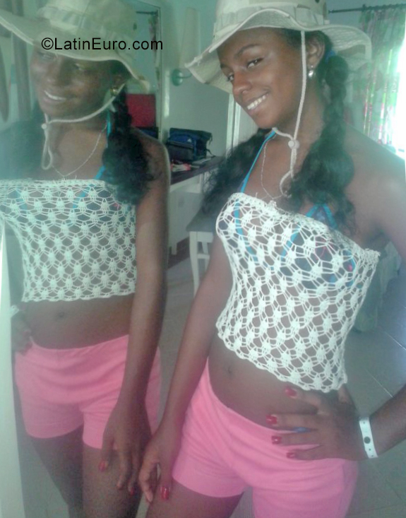 Date this happy Cuba girl Laura from Santiago De Cuba CU550