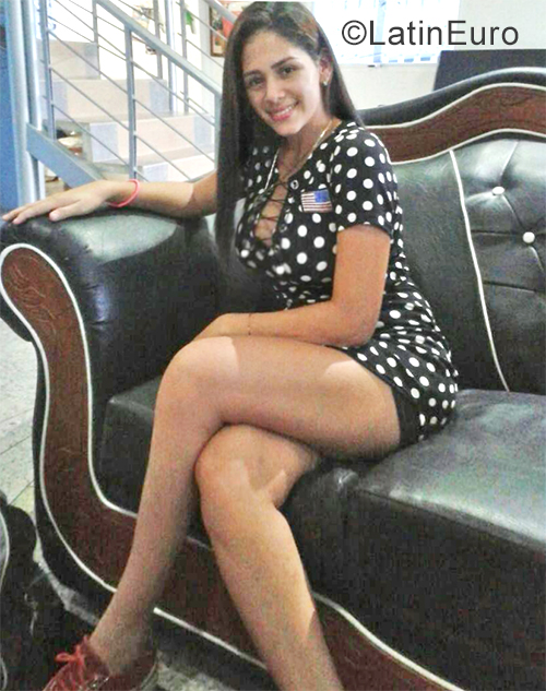 Date this hot Venezuela girl Maryri from Barinas VE2543