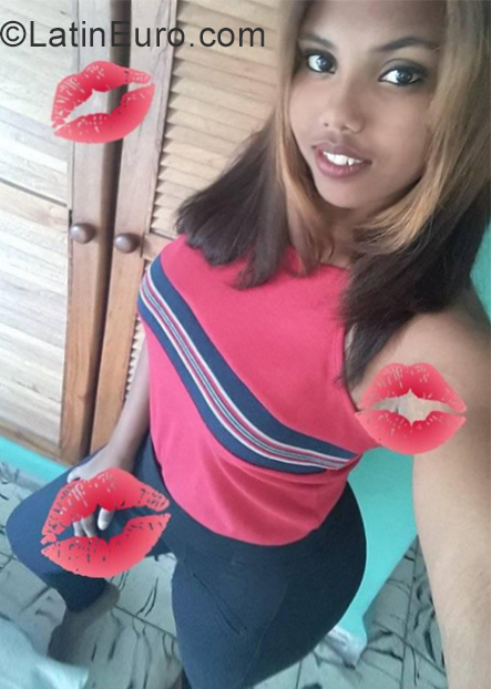 Date this passionate Cuba girl Daniela from Havana CU552